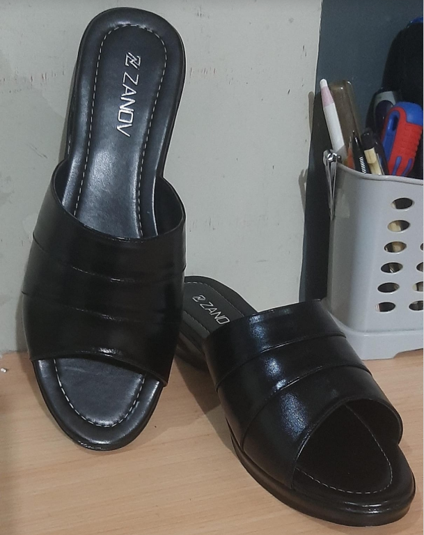 Sandal wanita